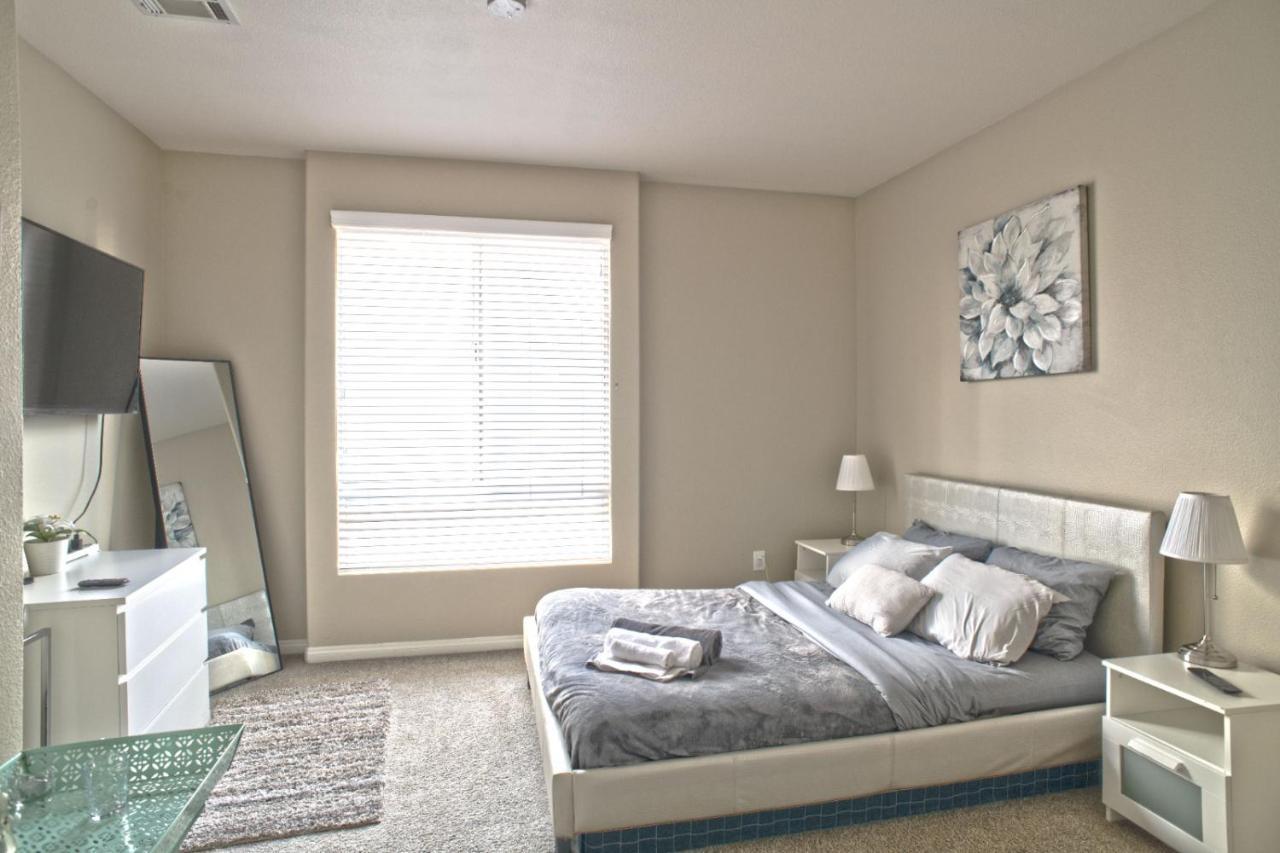 Private Bedroom And Bathroom In Shared 2 Bedroom In Venice - Pool - Hot Tub & Gym Guest house Los Angeles